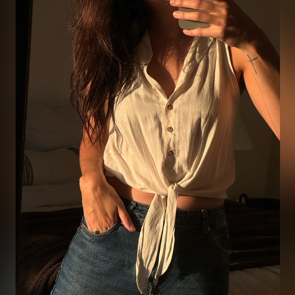 Lock and key white linen tie front crop top